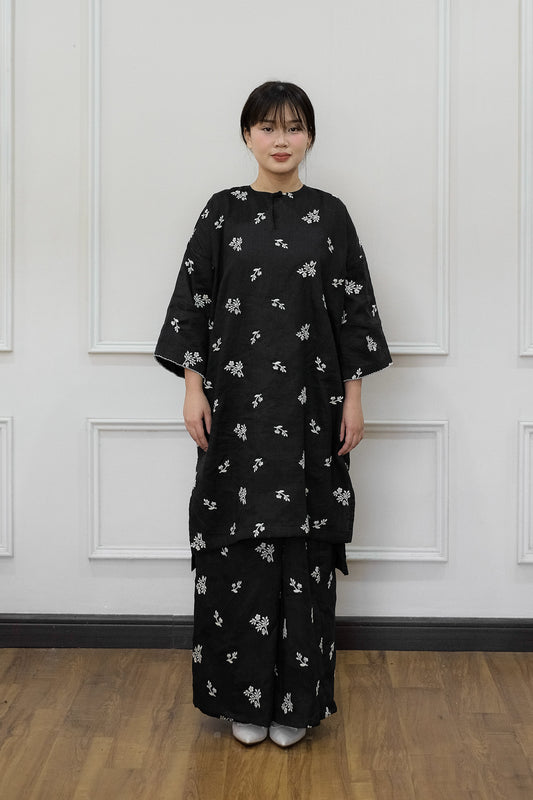 kurung labuh.